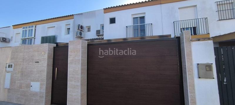 Foto 16b0392d-ab35-428c-bfe8-86e1e0eff89f. Casa adosada chalet adosado zona rosaleda en La Banda - Campo de Fútbol Chiclana de la Frontera