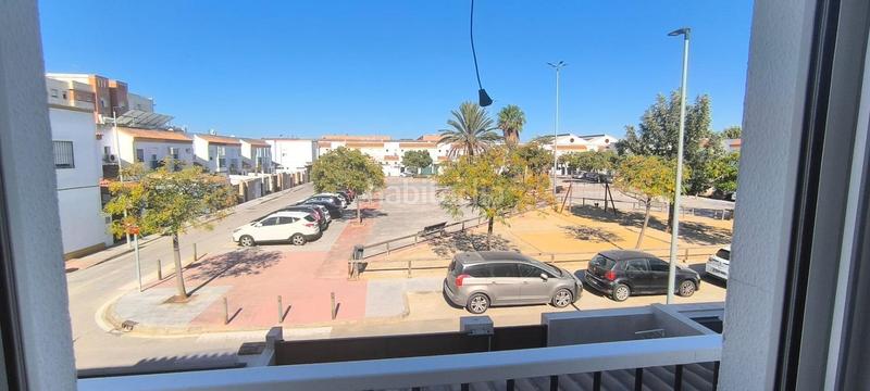 Foto 3f98aced-ec81-4dc5-8814-bda41668b9c0. Casa adosada chalet adosado zona rosaleda en La Banda - Campo de Fútbol Chiclana de la Frontera