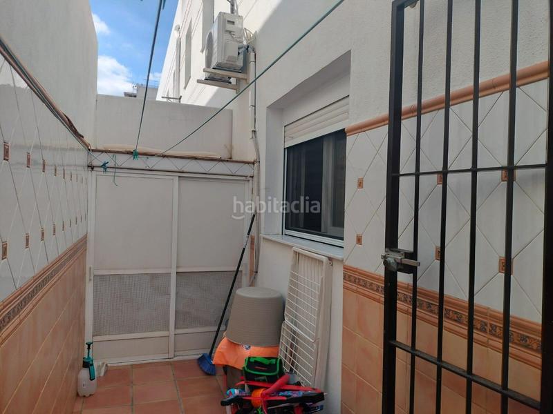 Foto a60ab7c7-3e05-47cb-8c83-9ceac5344a41. Casa adosada chalet adosado zona rosaleda en La Banda - Campo de Fútbol Chiclana de la Frontera