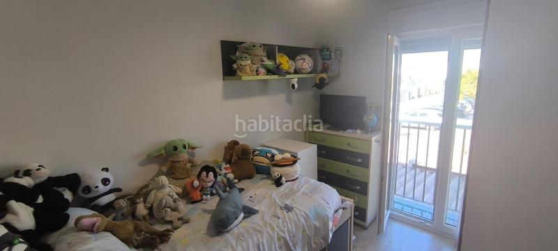 Foto b3721a3b-5d5a-4f84-a1dc-688a5a1ed476. Casa adosada chalet adosado zona rosaleda en La Banda - Campo de Fútbol Chiclana de la Frontera