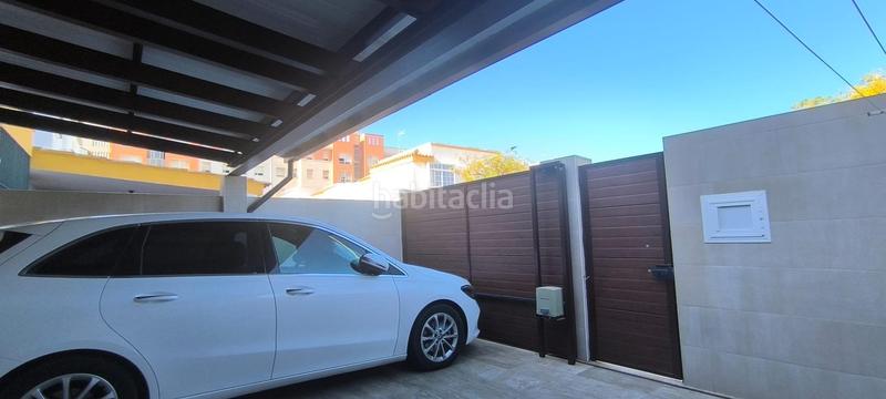 Foto b492d4bb-3587-464f-89a1-5f16df0f6a92. Casa adosada chalet adosado zona rosaleda en La Banda - Campo de Fútbol Chiclana de la Frontera