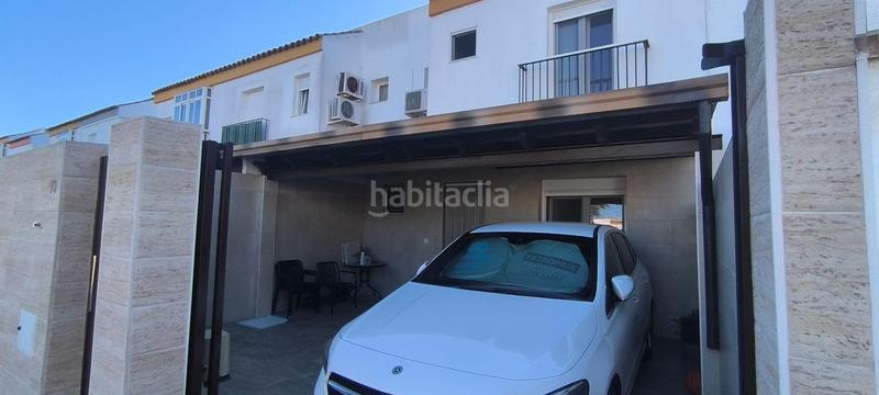 Foto b6ffa30c-14d5-4f06-b1b5-4d3e92458f87. Casa adosada chalet adosado zona rosaleda en La Banda - Campo de Fútbol Chiclana de la Frontera