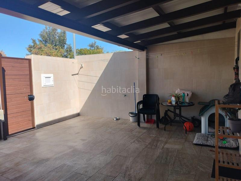 Foto b9cf8ff0-1d33-4261-9321-4d1c28d1e6e2. Casa adosada chalet adosado zona rosaleda en La Banda - Campo de Fútbol Chiclana de la Frontera