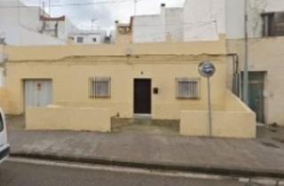 Maison à Núcleo urbano. Amplia casa en chiclana de la frontera  oportunidad a reformar