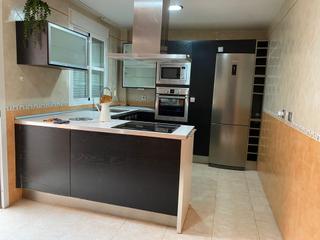 Haus in Núcleo urbano. Casa en dos plantas zona mayorazgo