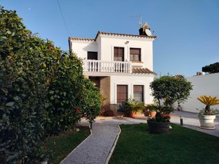 Chalet en La Barrosa. Chalet urbano en 2� pista de la barrosa, en dos plantas