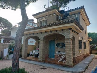 Chalet in La Barrosa. Exclusivo chalet en la barrosa a 350m del mar