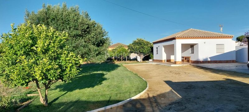 Foto f9d57993-8ab1-4e50-b126-ea36a968ef96. Xalet amb aparcament a Las Lagunas - Campano Chiclana de la Frontera