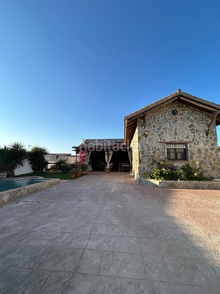 Foto 01ef9823-e048-4758-9a01-fa4d5ca54bf4. Chalet mit kamin parking pool in Las Lagunas - Campano Chiclana de la Frontera