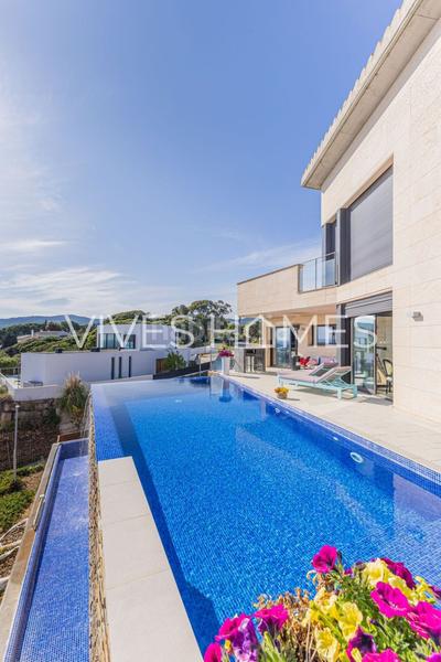 Foto d4683719-63d3-4789-bead-88e1bcb05a9a. Xalet amb calefacció piscina a El Balís - Can Calella Sant Vicenç de Montalt