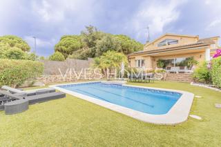 Chalet  De les canalies. Casa independiente en venta en arenys de mar