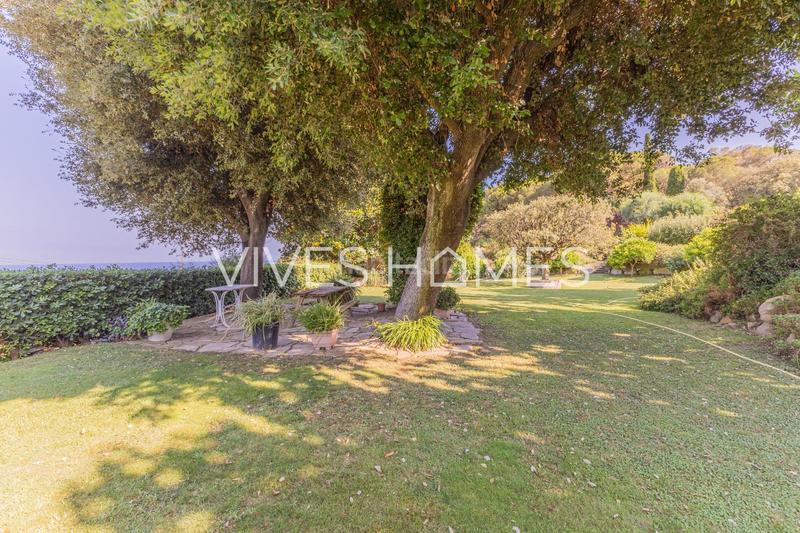Foto 1d1b0203-f88b-4cfd-b5cf-73d6cefd8ae0. Casa desde vives homes queremos presentarles esta espectacular masía con unas vistas impresionantes a mar y montaña en Mataró