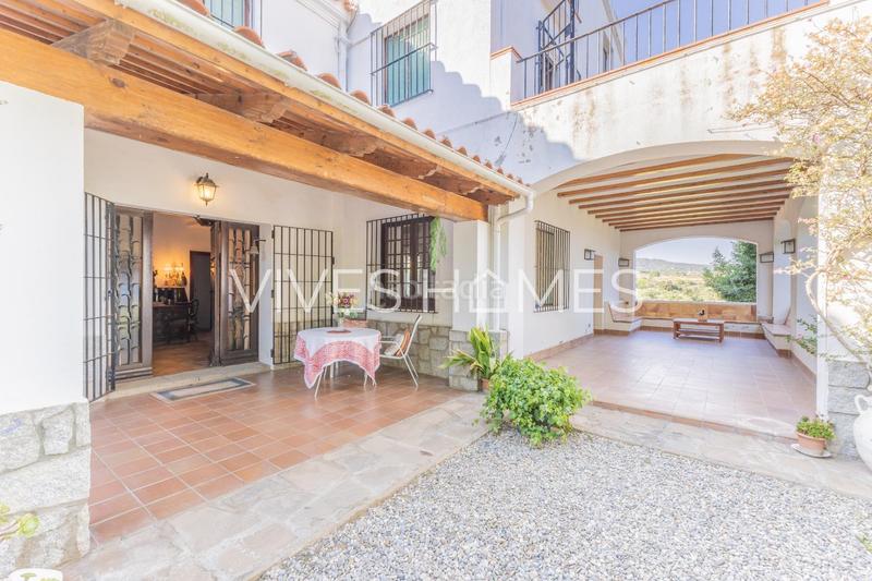 Foto 3554210c-5292-4bc5-a230-50840ec830d9. Casa desde vives homes queremos presentarles esta espectacular masía con unas vistas impresionantes a mar y montaña en Mataró