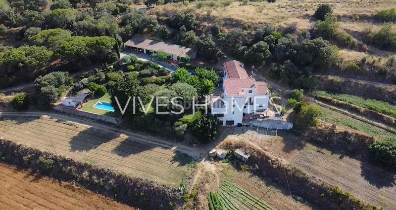 Foto 749eee9a-3964-4569-b532-b5191d958e81. Casa desde vives homes queremos presentarles esta espectacular masía con unas vistas impresionantes a mar y montaña en Mataró