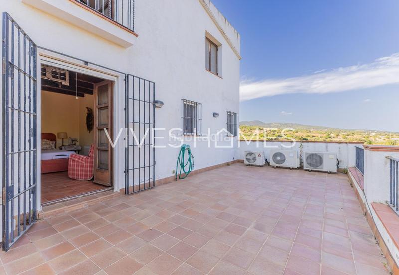 Foto a406d544-5f80-4fcf-8010-406b4a73ae6f. Casa desde vives homes queremos presentarles esta espectacular masía con unas vistas impresionantes a mar y montaña en Mataró