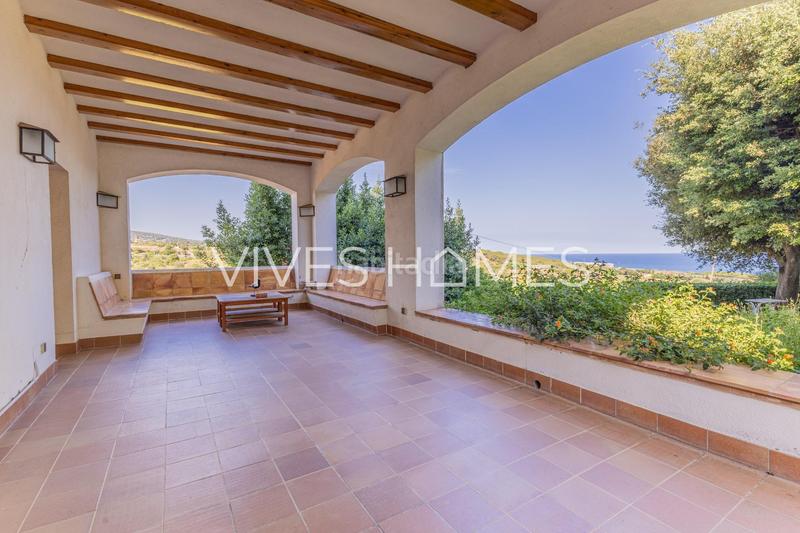 Foto a9a03b49-c142-4f9b-bb65-b5d81010fabf. Casa desde vives homes queremos presentarles esta espectacular masía con unas vistas impresionantes a mar y montaña en Mataró