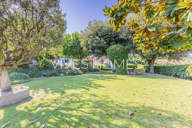 Foto a9bcdb0d-7ba0-4251-b8dc-3c529ea415ee. Casa desde vives homes queremos presentarles esta espectacular masía con unas vistas impresionantes a mar y montaña en Mataró