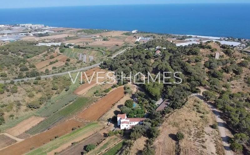 Foto b0c7f121-5188-4579-a459-51bf70d12fdd. Casa desde vives homes queremos presentarles esta espectacular masía con unas vistas impresionantes a mar y montaña en Mataró