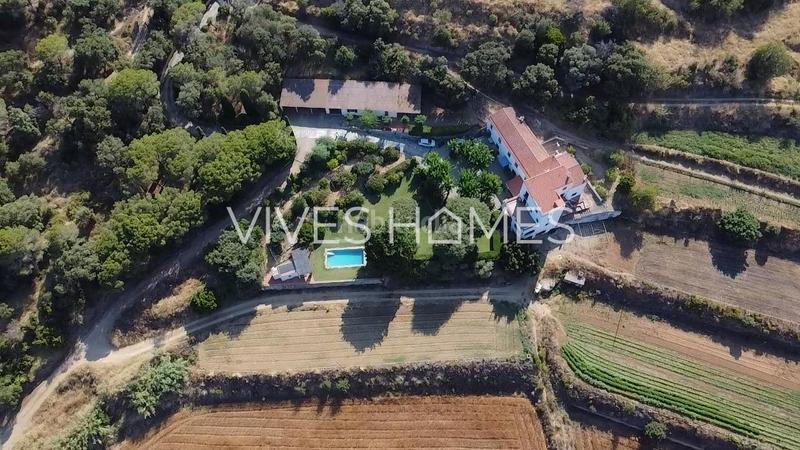 Foto b5e86977-03d0-4b4c-a23f-f29c81d9a6fe. Casa desde vives homes queremos presentarles esta espectacular masía con unas vistas impresionantes a mar y montaña en Mataró