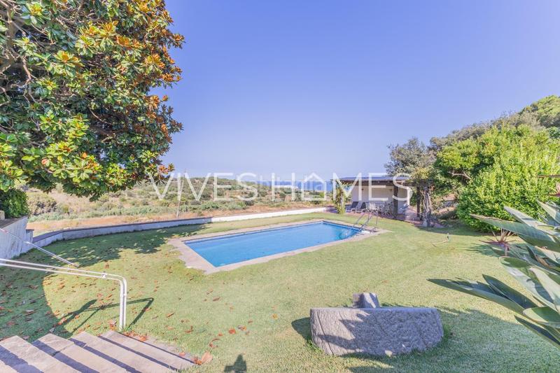 Foto cb49a071-b706-40c0-b43c-e37678f3d99e. Casa desde vives homes queremos presentarles esta espectacular masía con unas vistas impresionantes a mar y montaña en Mataró