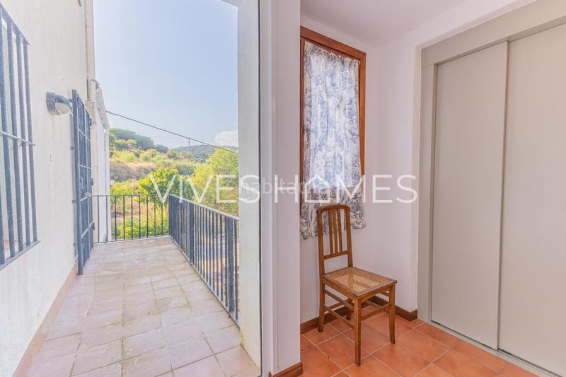 Foto dc46c991-e729-45d5-aa59-2b0967ad2dea. Casa desde vives homes queremos presentarles esta espectacular masía con unas vistas impresionantes a mar y montaña en Mataró