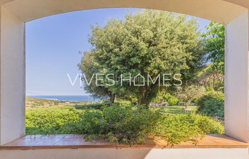 Foto f288de11-4309-4480-aec7-26e6eee1fc0a. Casa desde vives homes queremos presentarles esta espectacular masía con unas vistas impresionantes a mar y montaña en Mataró