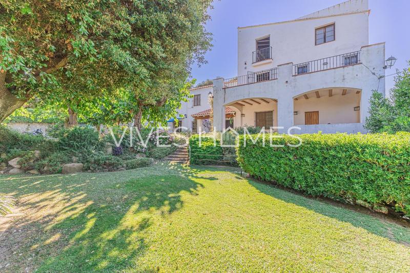 Foto fbd4cc31-a920-41b0-b0b0-3be02495edd0. Casa desde vives homes queremos presentarles esta espectacular masía con unas vistas impresionantes a mar y montaña en Mataró