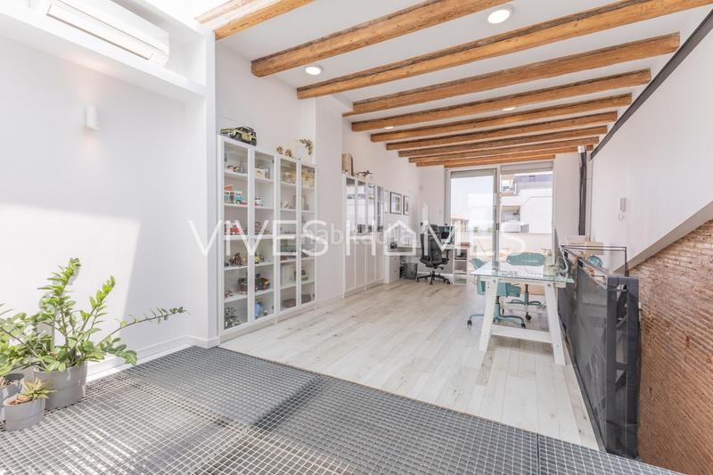 Foto 455c4ef3-a7f3-40f1-b0f2-0b345c5f76ac. Casa amb aparcament a Centre Mataró