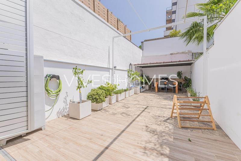 Foto 4777f8c5-2787-43d2-bce1-73bdf97941a8. Casa amb aparcament a Centre Mataró