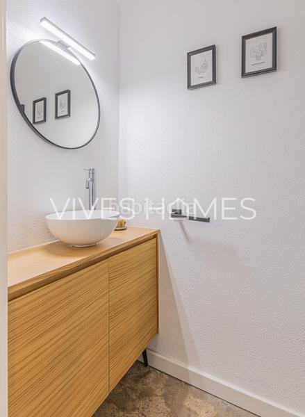 Foto 54a2cc12-610e-4842-88db-ec98f3524766. Casa amb aparcament a Centre Mataró