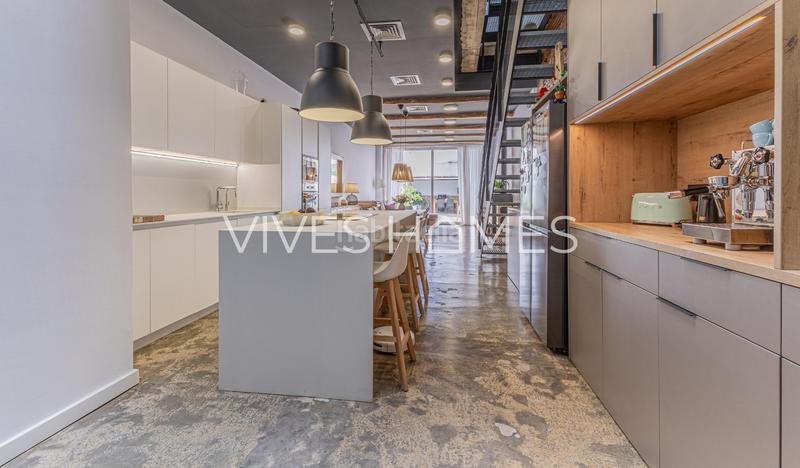 Foto ce0e82fc-129b-44f2-9723-ebf19e109d5b. Casa amb aparcament a Centre Mataró