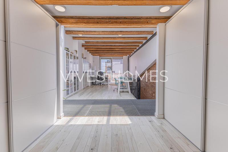 Foto d3296ce3-5995-4a5e-9a17-cc0ece948f9c. Casa amb aparcament a Centre Mataró