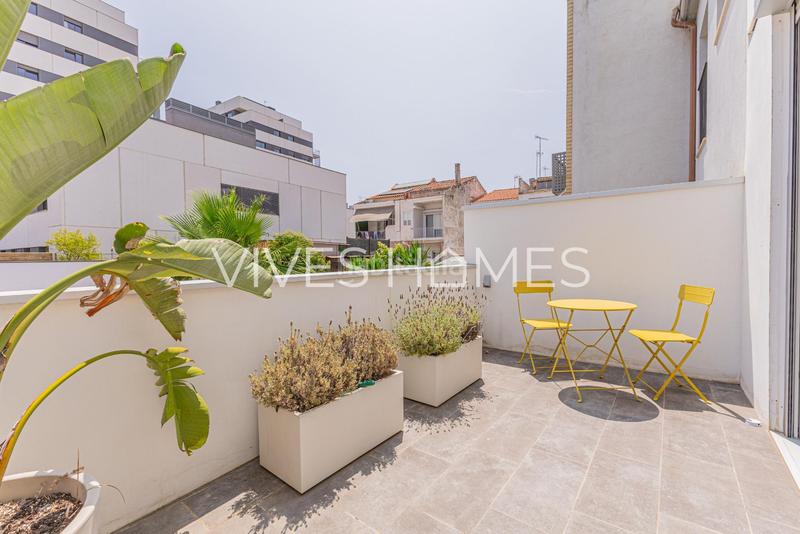 Foto f00c5ca7-8c3d-49fb-9c57-b765c546bd0c. Casa amb aparcament a Centre Mataró