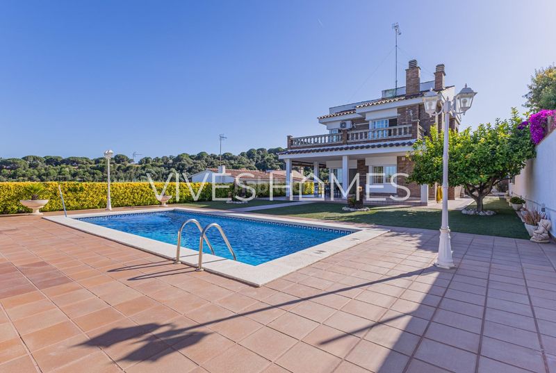 Foto 93ce7ac8-d8f7-4aa8-820b-c7561ad9ea56. Xalet amb calefacció aparcament piscina a Victoria-Les Vil·les-Canyadell Arenys de Mar