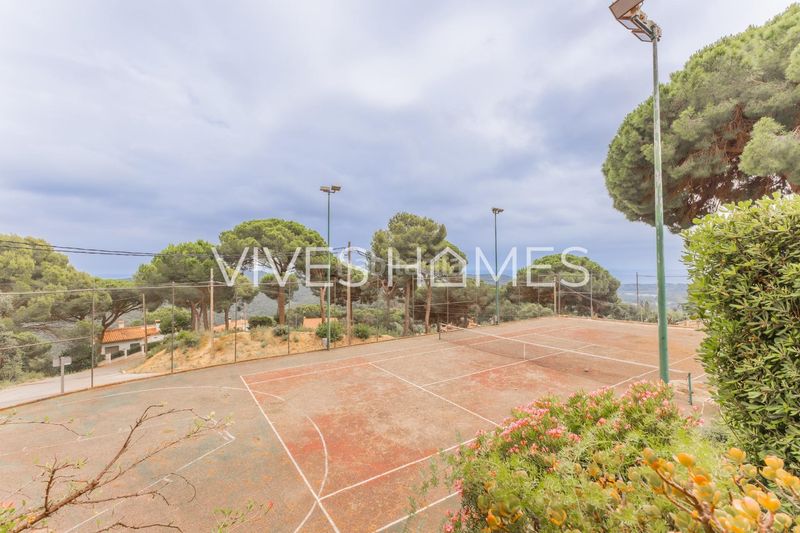 Foto 15846f07-17fd-4b56-bdbd-cedd0c7ca4fe. Casa amb calefacció aparcament piscina a Sant Cebrià de Vallalta