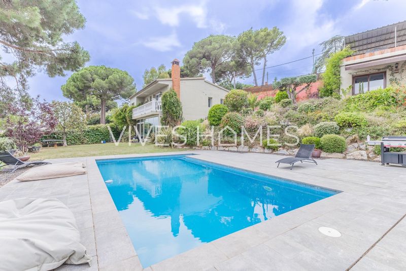 Foto 9ae43f0a-ad7f-4c9e-9dce-fd9a8b725825. Casa amb calefacció aparcament piscina a Sant Cebrià de Vallalta