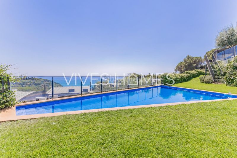 Foto 4833bf99-c15f-41ec-9035-d2e97bc56fa7. Xalet amb calefacció aparcament piscina a Caldes d´Estrac