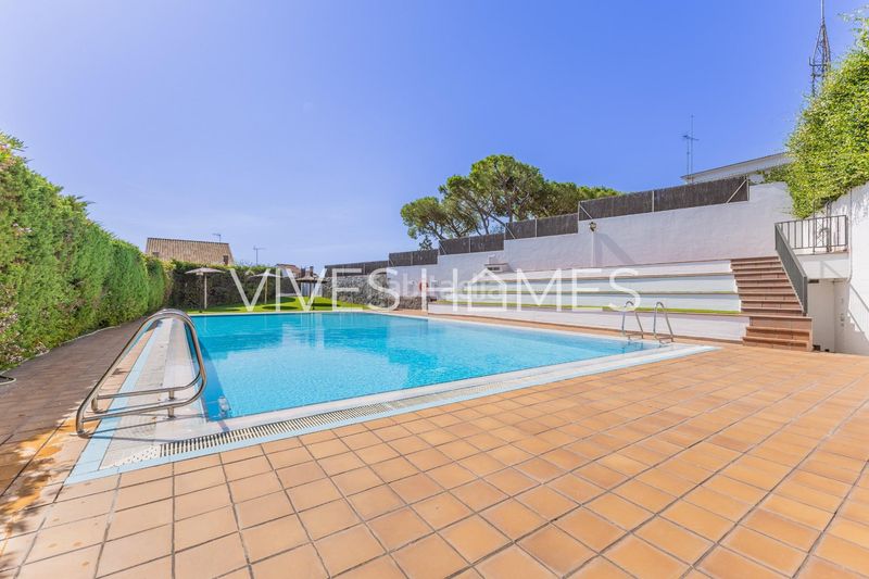 Foto 22a7093d-3058-46e3-b91e-19b2bc6acca9. Casa aparellada amb calefacció aparcament piscina a Sant Andreu de Llavaneres