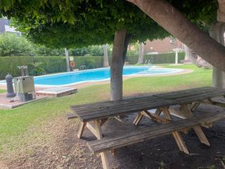 Maison à Calle de los deportistas hermanos torres 9. Bungalow en san juan