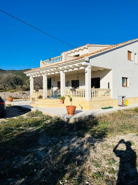 Foto 41fc5f1b-3992-4cd9-bacc-9175fb25c4a7. Chalet in carrer cervantes 71 in Castalla