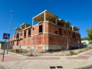 Edificio  Calle uzi-2 llauria 12. Estructura para 7 adosados en castalla