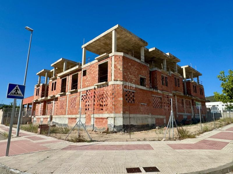 Foto 1644267f-7515-40a6-b6af-7ae0ab2fd609. Edificio in calle uzi-2 llauria 12 in Castalla