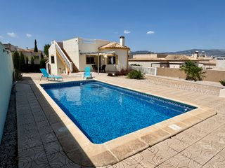 Xalet  Carrer cervantes 71. Chalet con piscina en castalla