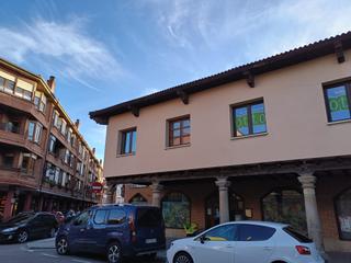 Business premise in Calle modesto lafuente 41