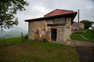 Casa aparellada  Cabranes - lugar la iría. Encantadora construcción  de piedra para rehabilitar en la iría