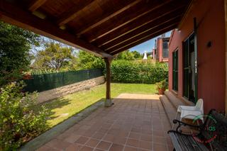 Casa en Lue 53. Venta de casa independiente de cuatro dormitorios en luécolungaa