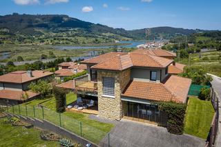 Casa  Villaviciosa - cl la fuente ñuera. Casa de cuatro dormitorios en venta en zona residencial de villa