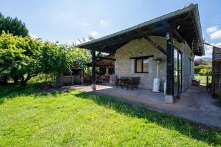 Casa  Camoca. Venta de finca con edificacin auxiliar  refugio de piedra en ca