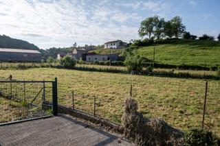 Terreny residencial  San román - san roman. Venta de finca edificable en san román, sariego