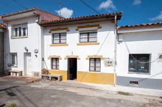 Casa  Al onon. Venta de casa de tres dormitorios en onon villaviciosa